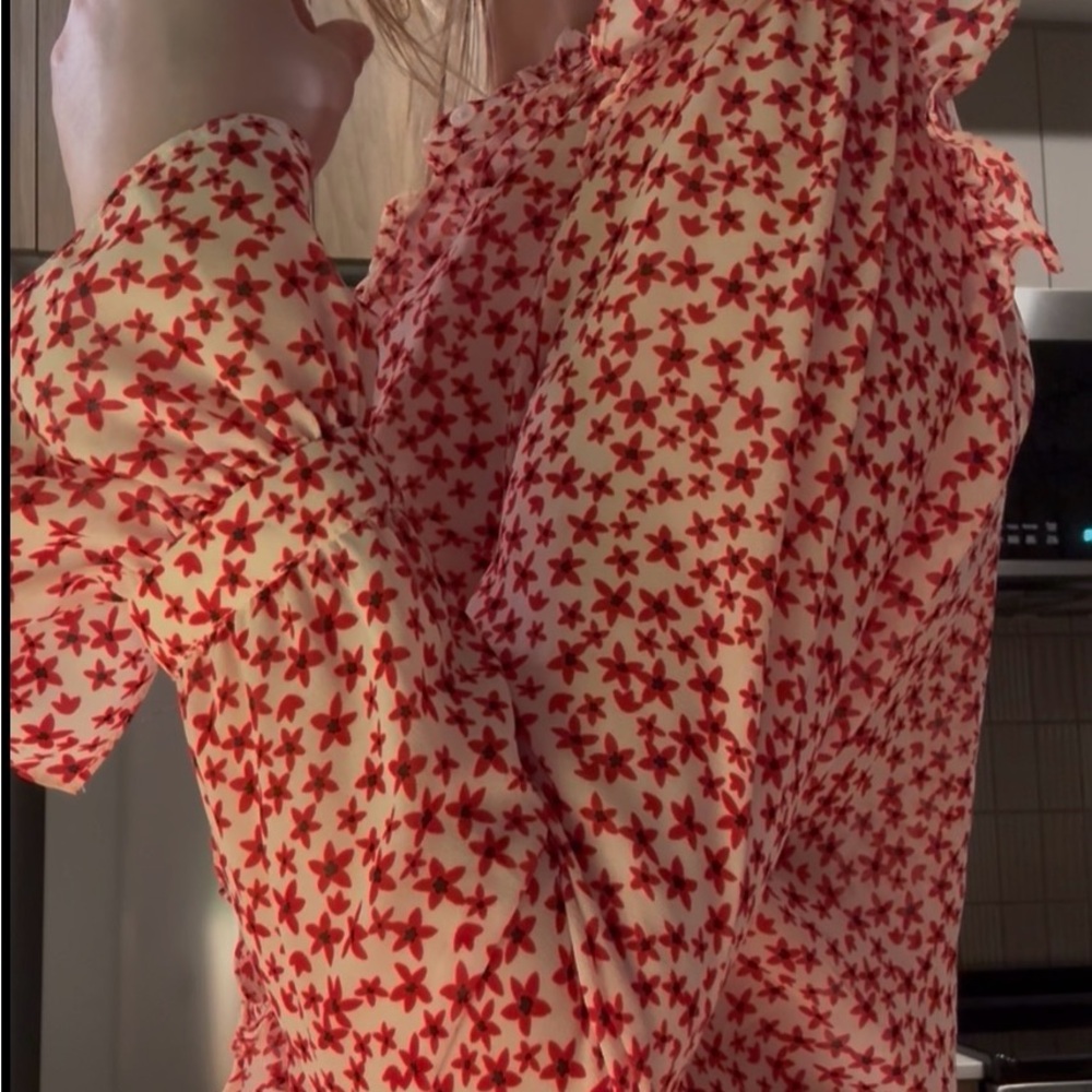 Dynamite Red Star Pattern Button-Down Shirt - Picture 5 of 5